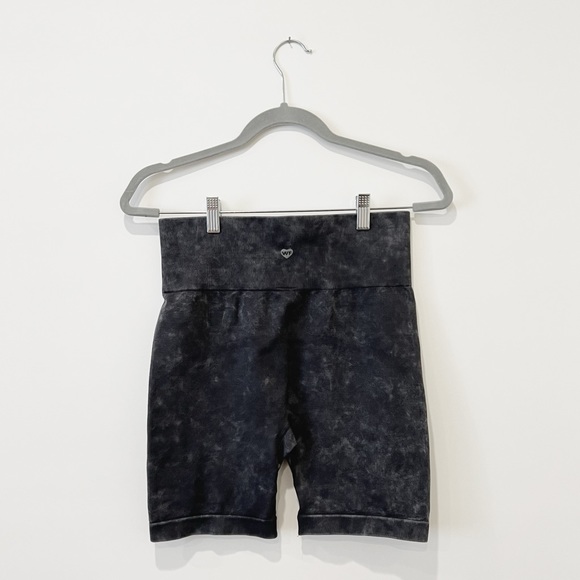 Wildfox Acid Wash Seamless High-Rise Bike Shorts Black Sporty Pull-On M - Picture 4 of 8